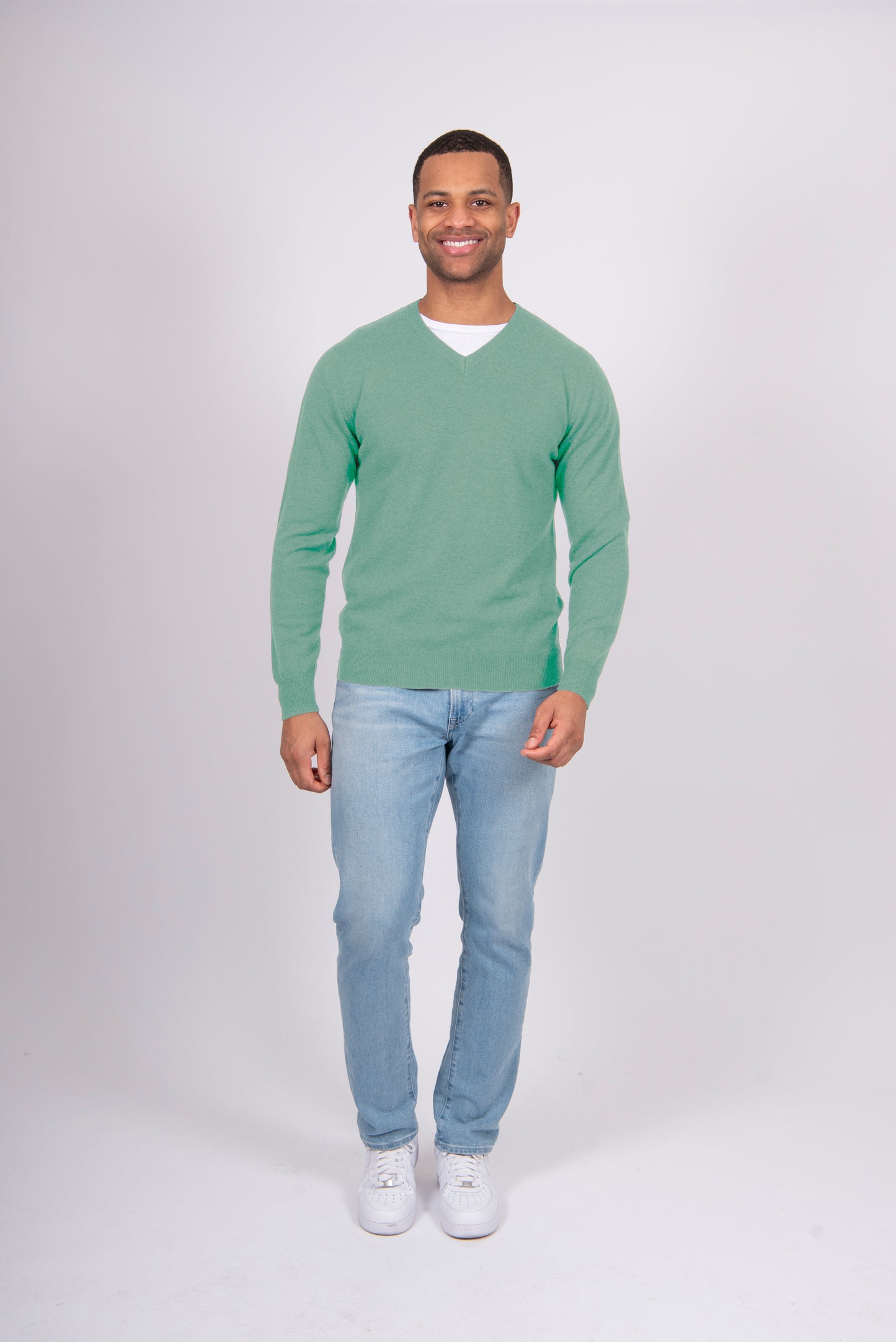 Bridge & Lord - Mens Essential Vee Neck Pullover BL5512