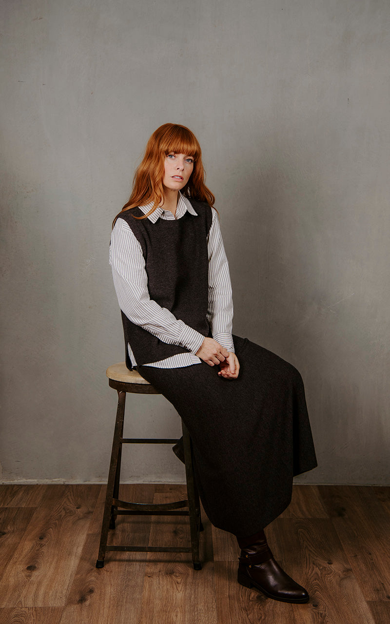 Bridge & Lord - Crew Neck Vest with Stepped Hem BL6603