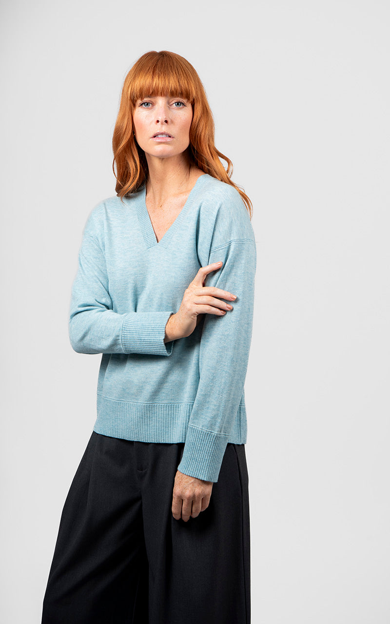 Bridge & Lord - V-Neck Pullover With Links Trim BL6620