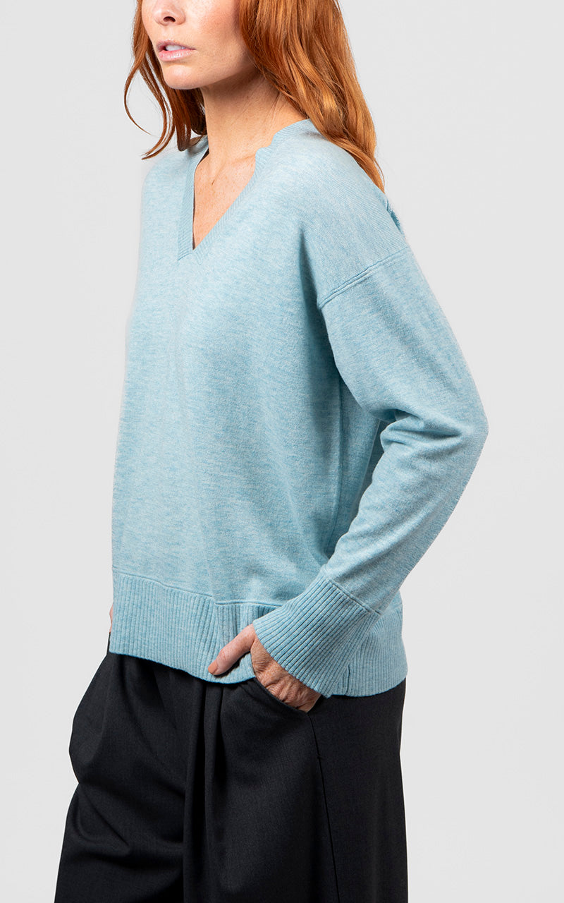 Bridge & Lord - V-Neck Pullover With Links Trim BL6620