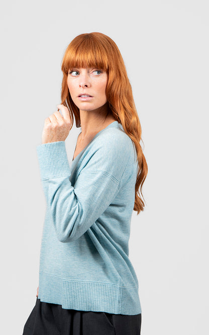 Bridge & Lord - V-Neck Pullover With Links Trim BL6620
