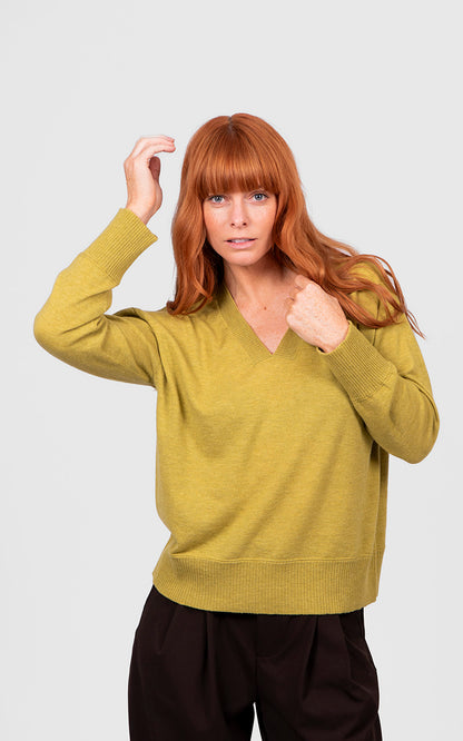 Bridge & Lord - V-Neck Pullover With Links Trim BL6620