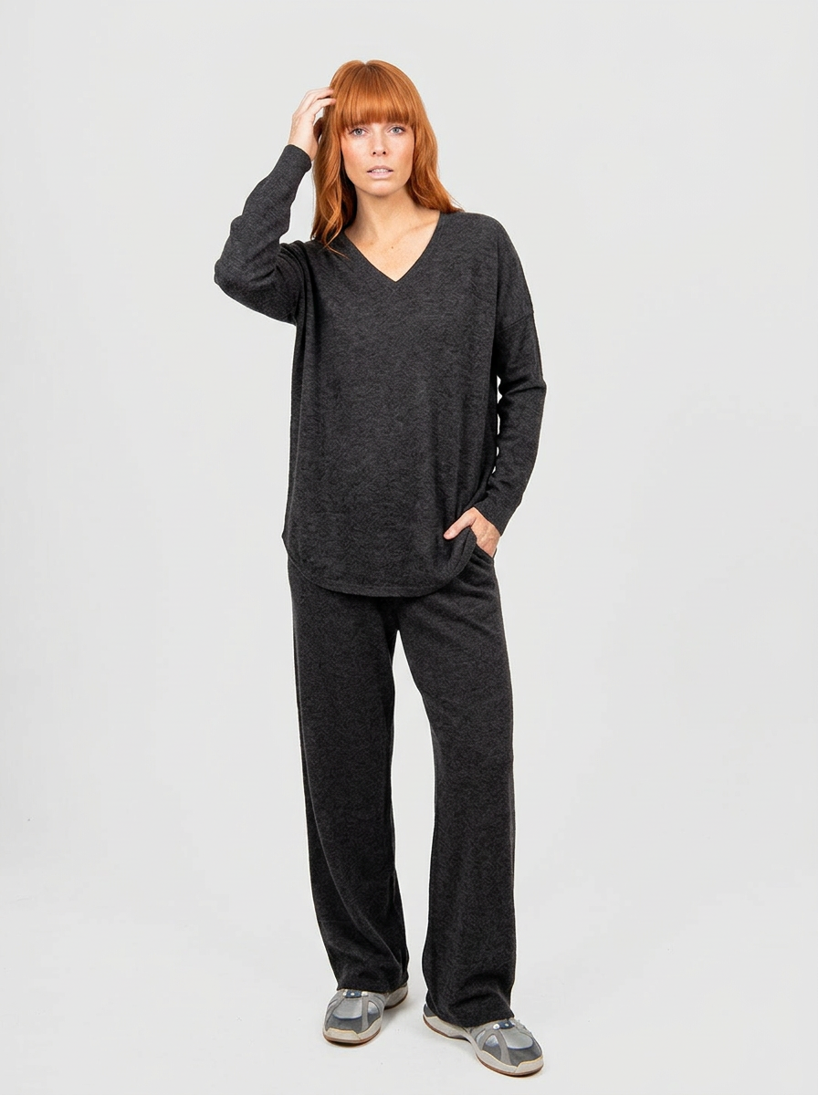 Bridge & Lord - Queen Vee Curved Hem Pullover BL6655