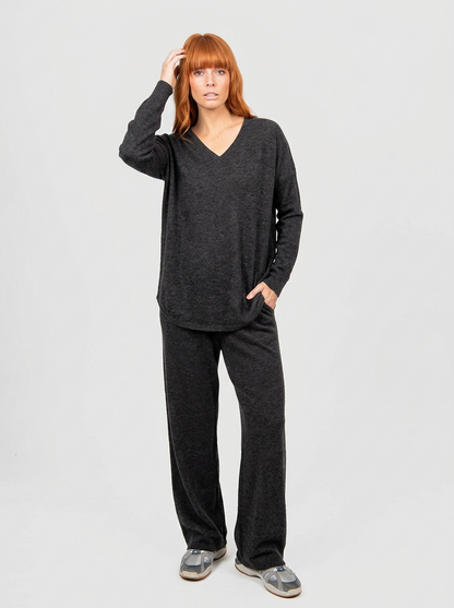 Bridge & Lord - Queen Vee Curved Hem Pullover BL6655