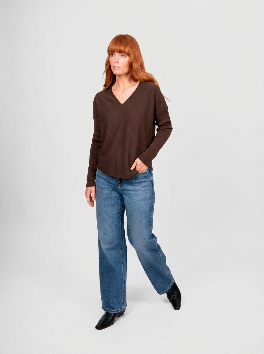 Bridge & Lord - Princess Vee Curve Hem Pullover BL6665